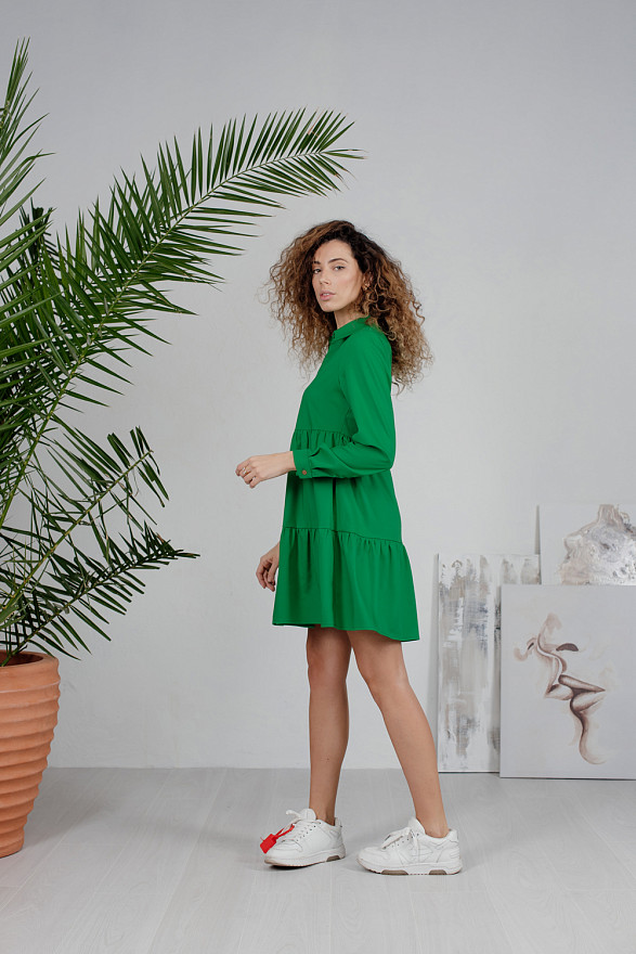 Зелена мінісукня з V-подібним вирізом