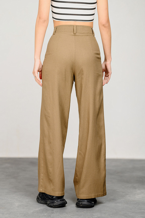 Linen trousers in color 