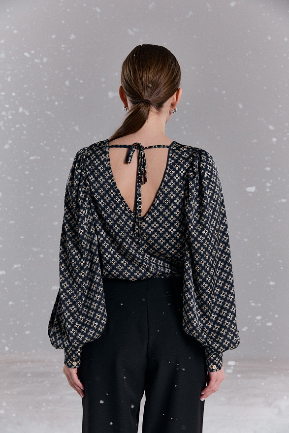 Сіра стильна блуза прямого силуету