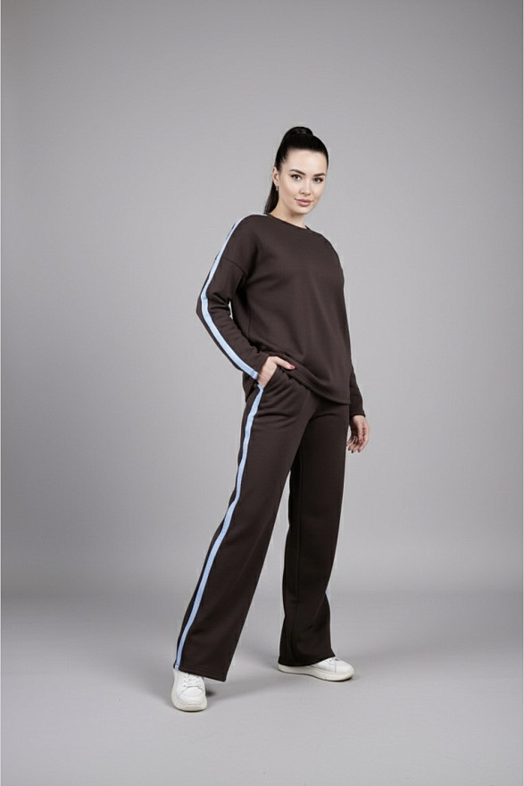 Шоколадний костюм з лампасами