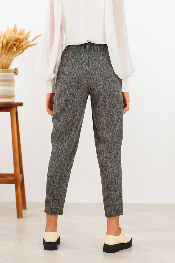 Gray trousers with darts