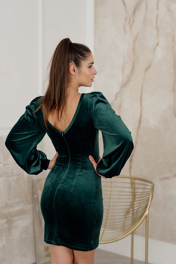 Зелена міні сукня з відкритою спиною