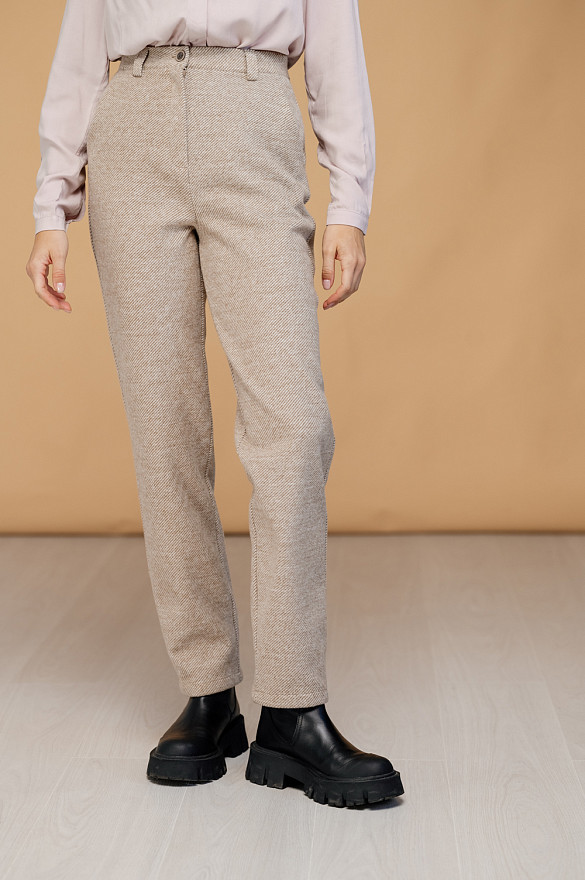 Бежевые брюки прямого кроя 