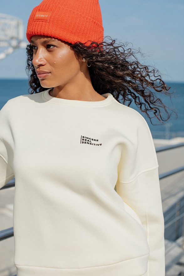 Vanilla sweatshirt with side pockets