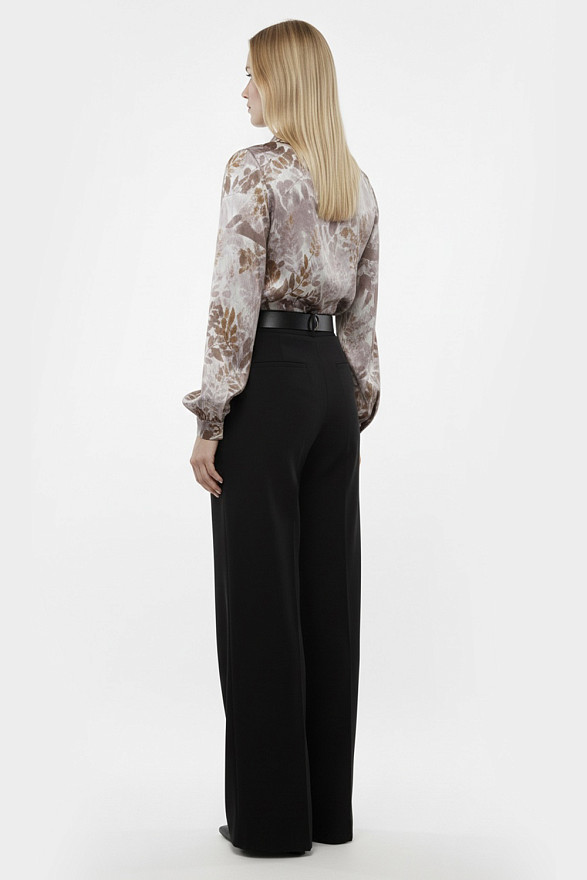 Елегантна лілова блуза на ґудзиках