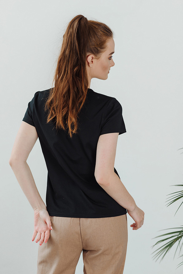 Черная базовая футболка