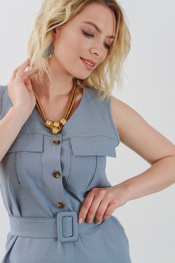 Короткое платье из льна