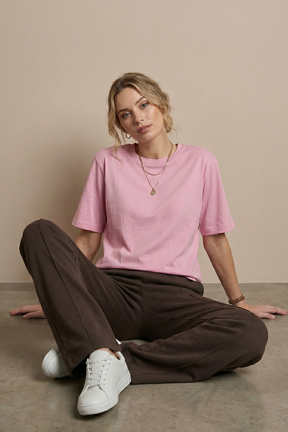 Розовая базовая футболка с круглой горловиной