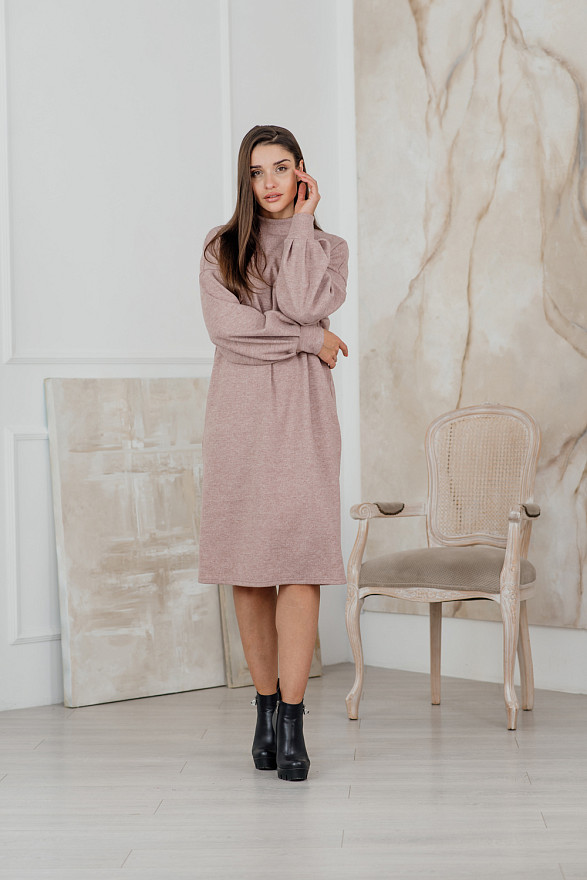 Зимнее миди платье свободного кроя