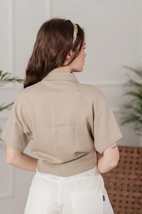 Бежева сорочка з зав'язками