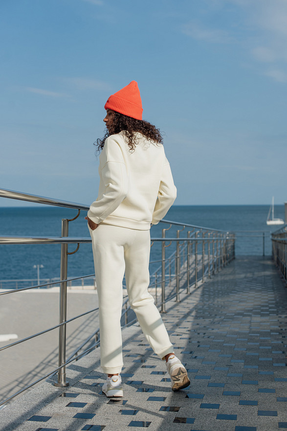 Vanilla sweatshirt with side pockets