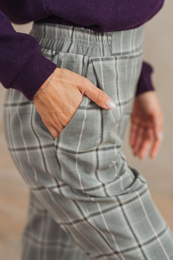 Штани в клітку на гумці