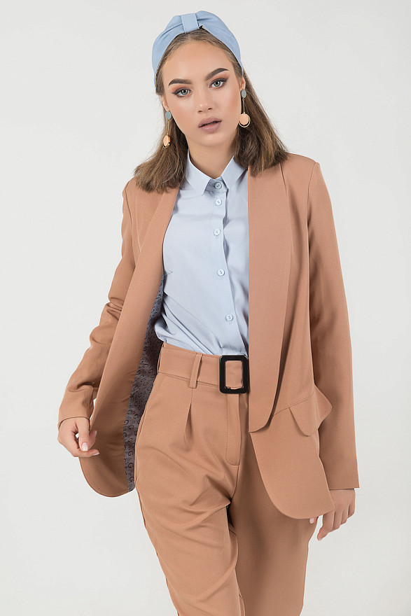 Jacket with collar apage