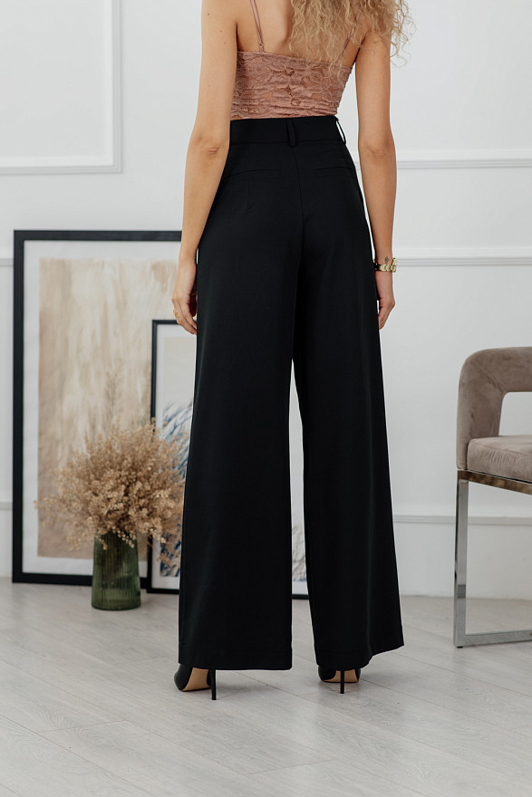 Чорні штани кльош