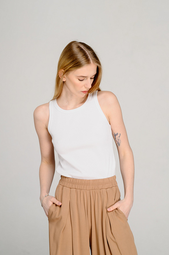 Свободные брюки с поясом на резинке в цвете