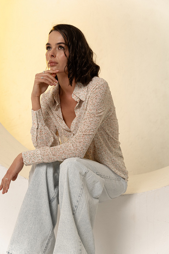 Кремова блуза вільного крою