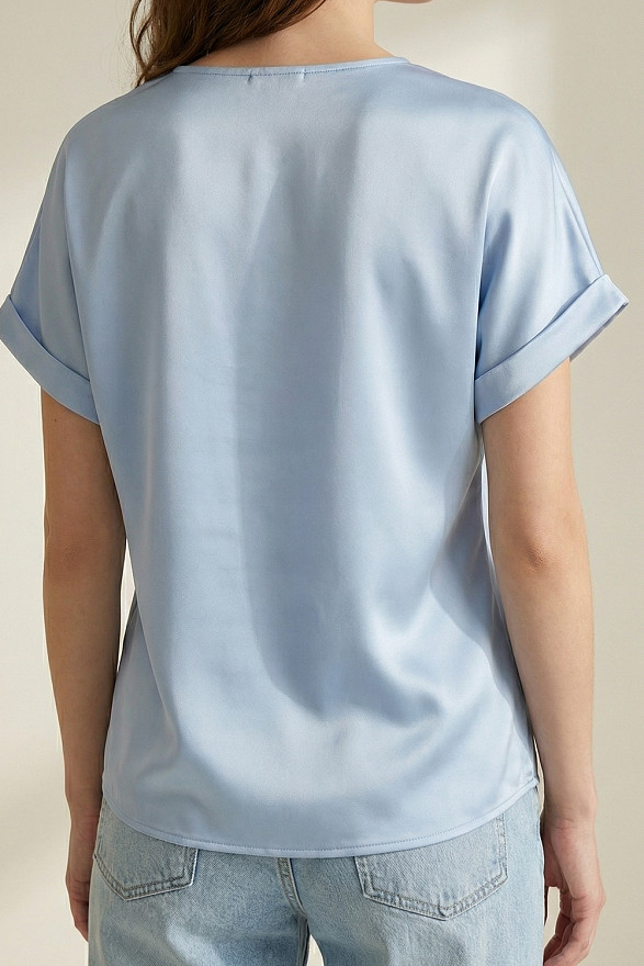 Голубой шелковый топ свободного кроя с цельнокроеными рукавами