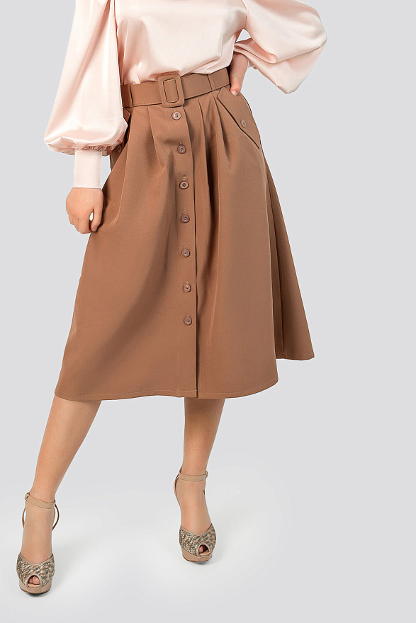 Бежевая миди юбка на пуговицах