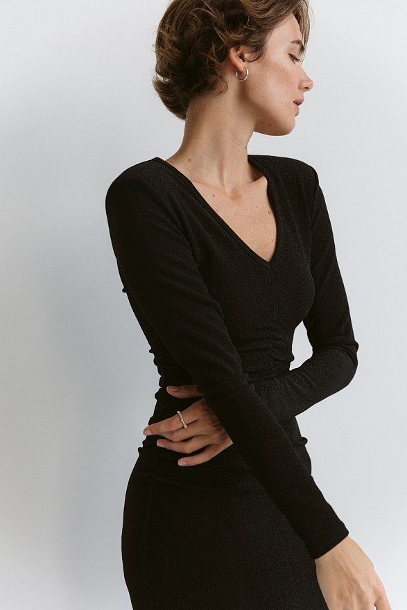 Черное платье из трикотажа с люрексом