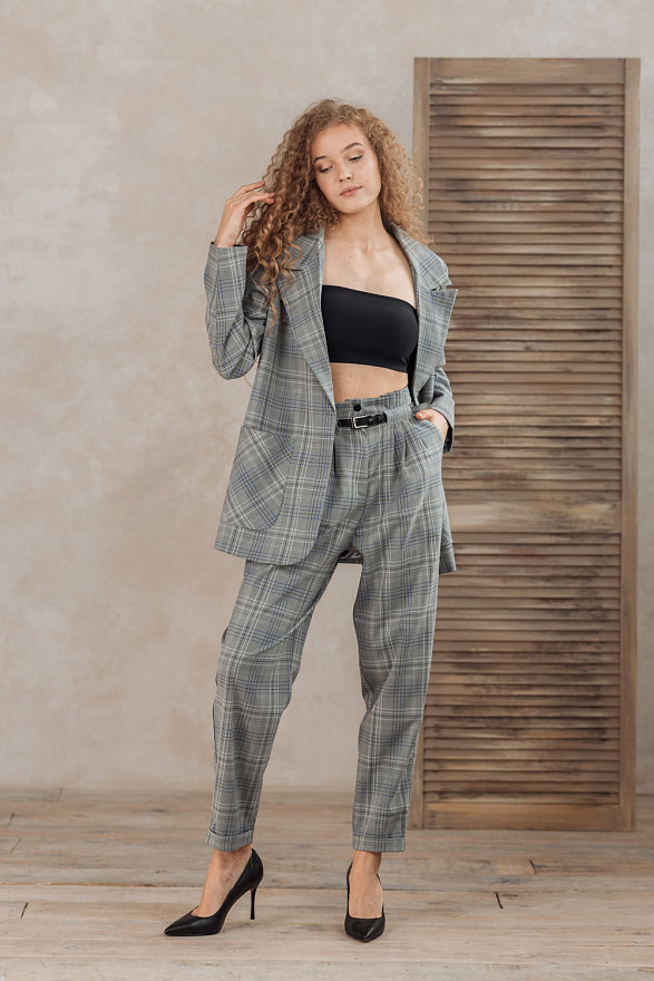 Buttoned plaid blazer