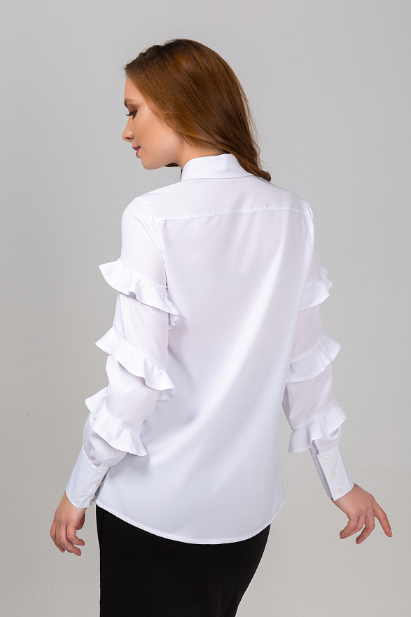 Модная блузка с рюшами