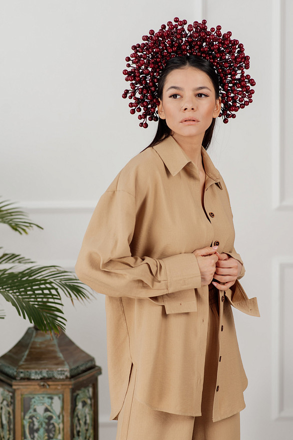 Бежевий лляний брючний костюм