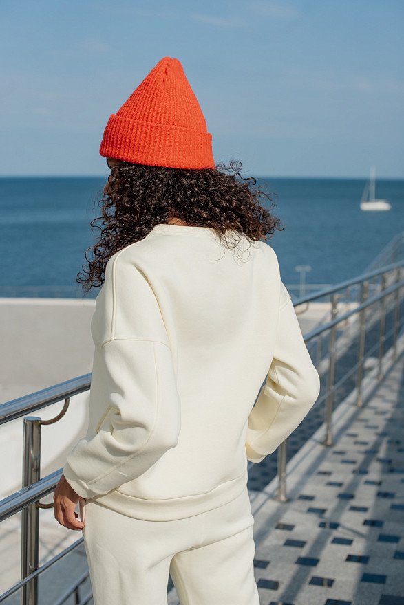 Vanilla sweatshirt with side pockets