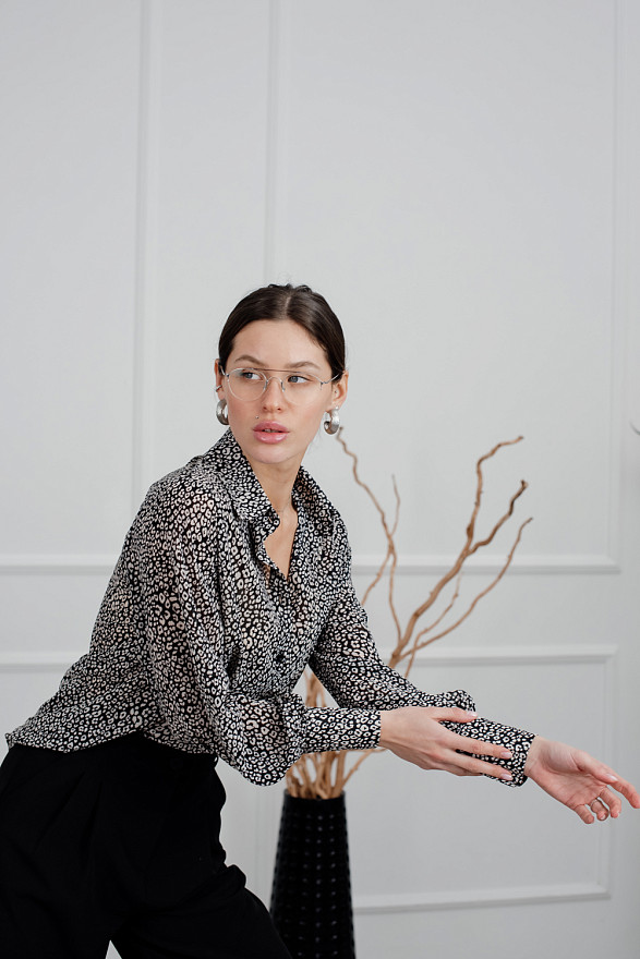 Chiffon blouse with puffed sleeves