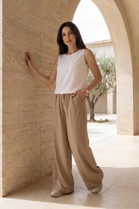 Beige loose trousers with elastic waistband