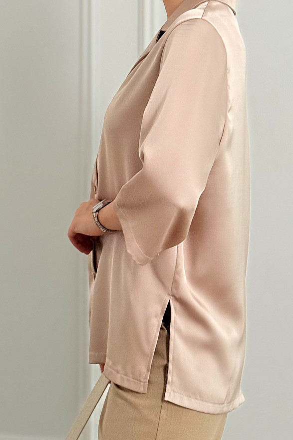 Шовкова сорочка з піджачним коміром у кольорі 