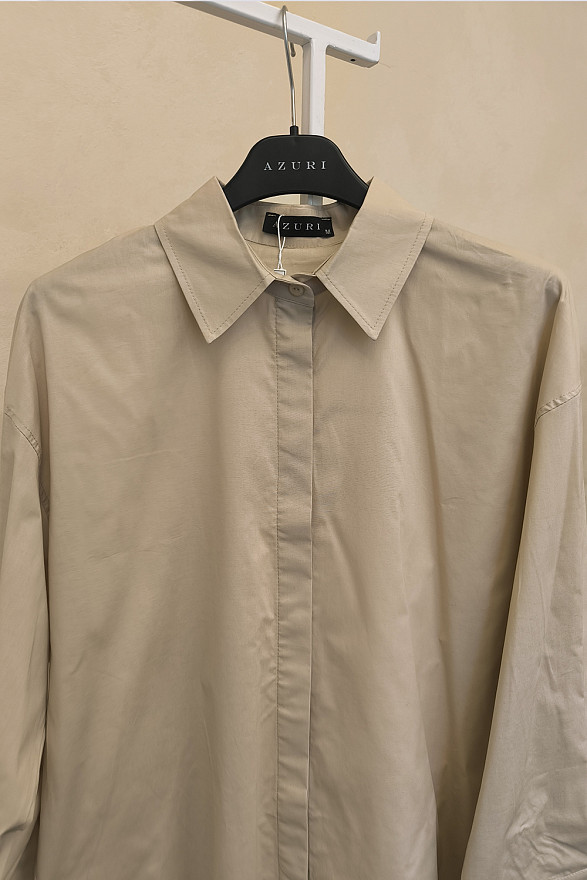 Бежевая рубашка из поплина