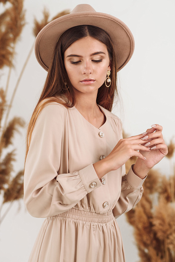 Бежеве міді плаття з гудзиками