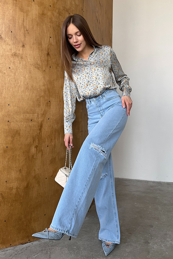 Wide leg jeans with slit at knee