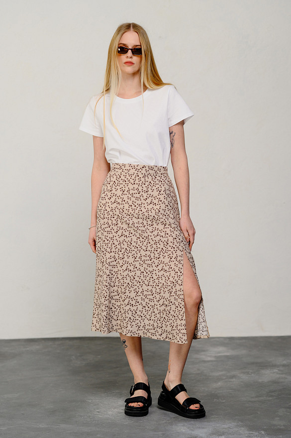 Светло-бежевая юбка с поясом на резинке