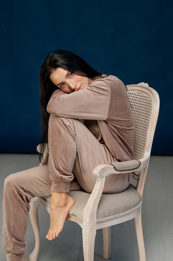 Велюровий костюм у відтінку 