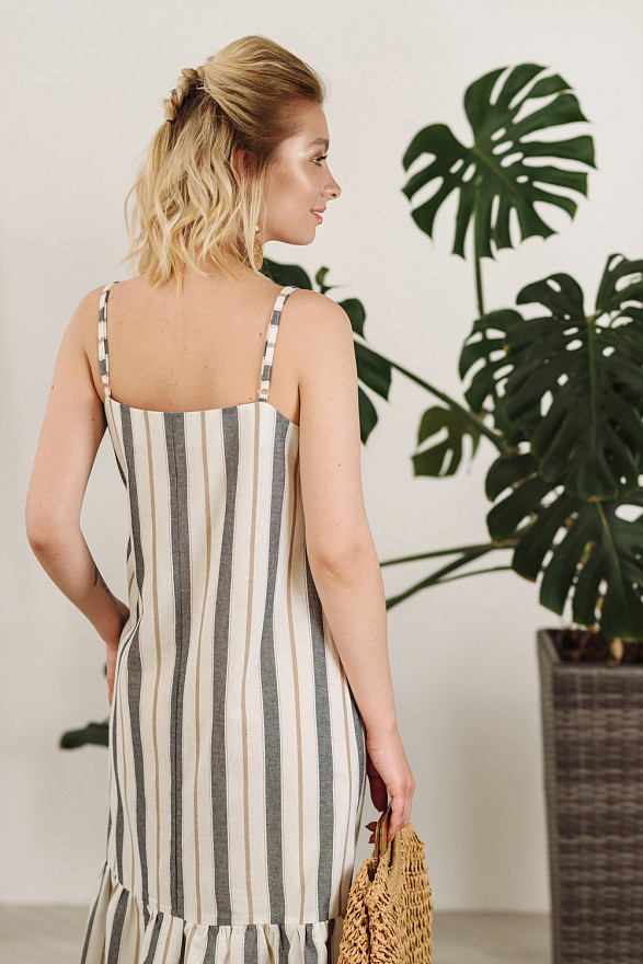 Сарафан в смужку на бретельках