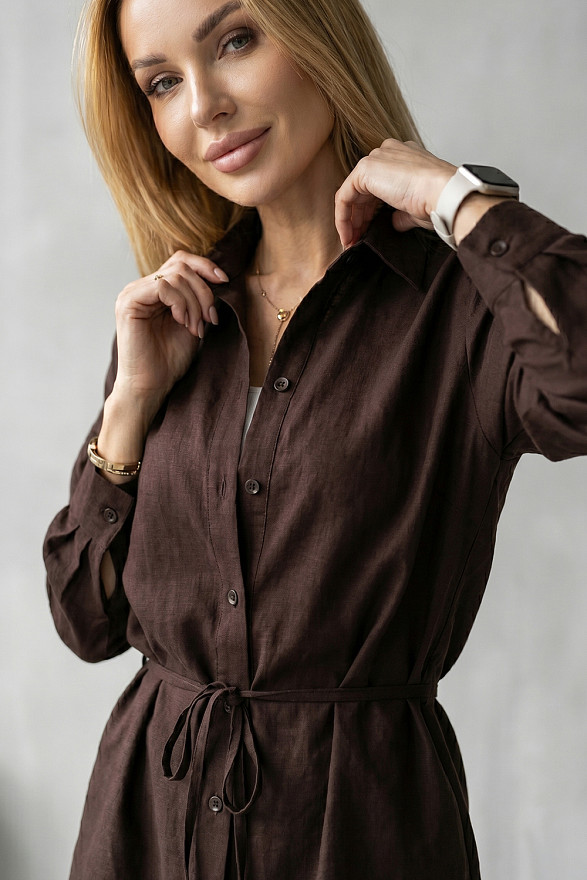 Chocolate blouse with a loose fit and a belt