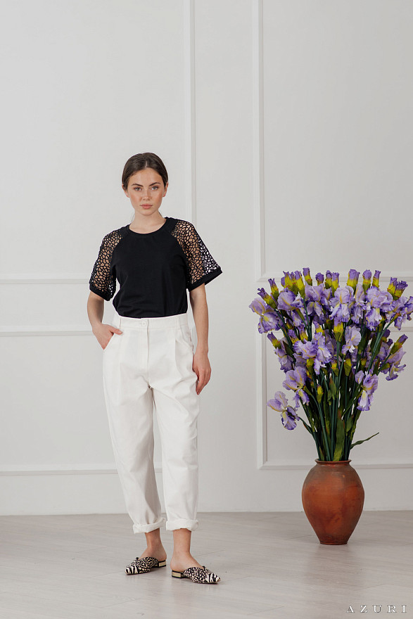 Джинсы бананы белого цвета