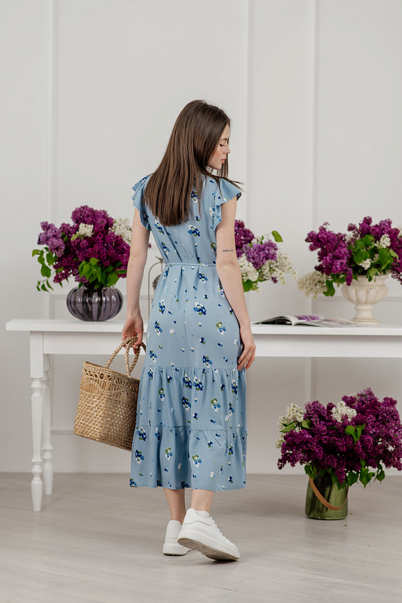 Голубое платье в цветочный принт с крылышками и поясом