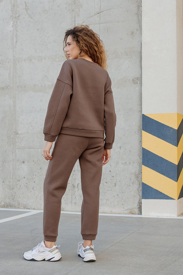 Warm sweatshirt with side pockets 