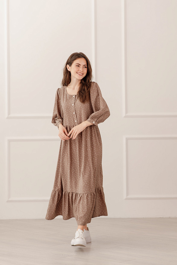 Довга бежева сукня в горошок