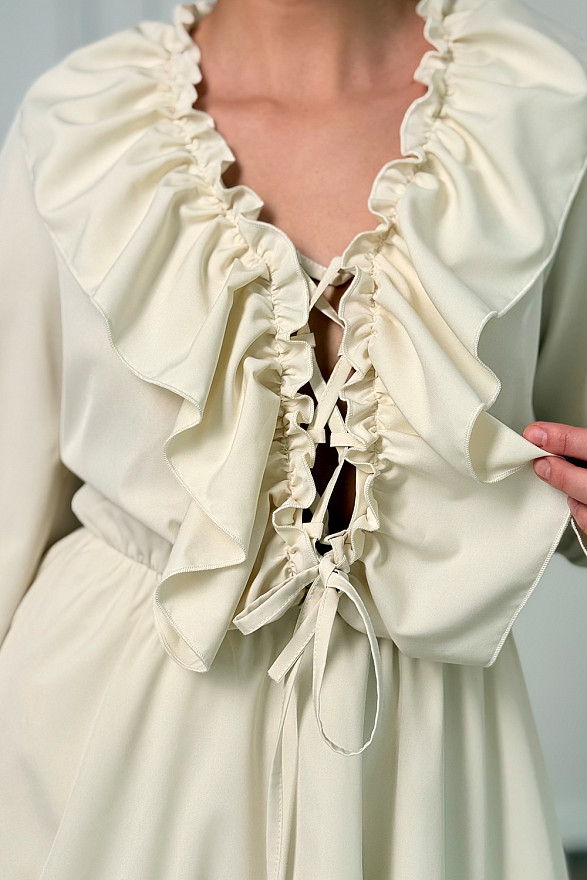 Молочное легкое платье с рюшами