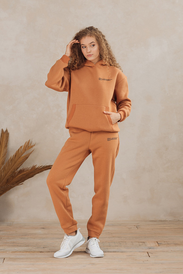 Карамельний світшот з написом