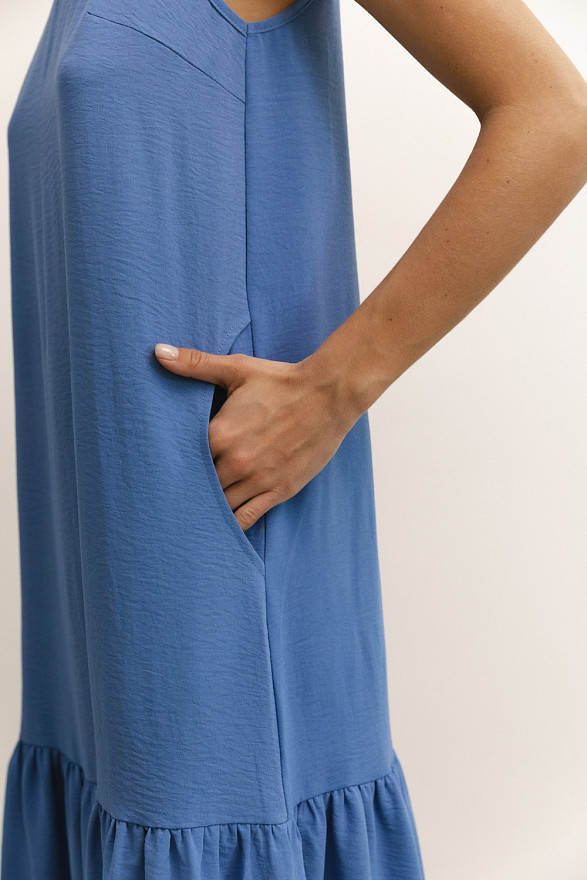 Вільна сукня без рукавів волошкового кольору