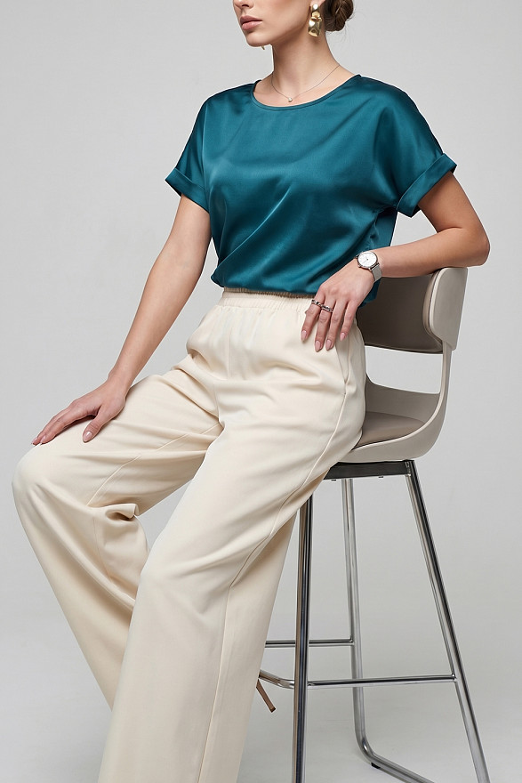 Кремові вільні жіночі штани на гумці з кишенями