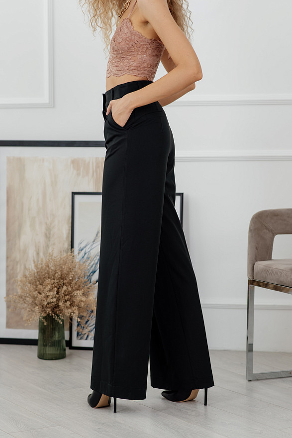 Чорні штани кльош