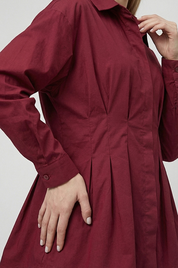 Burgundy semi-fitted blouse with long sleeves