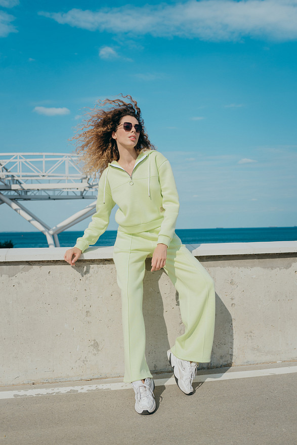 Cropped sweatshirt with drawstring and hood