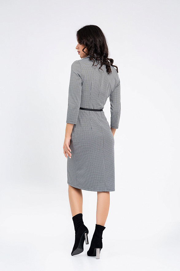 Силуетне плаття з поясом і розрізом