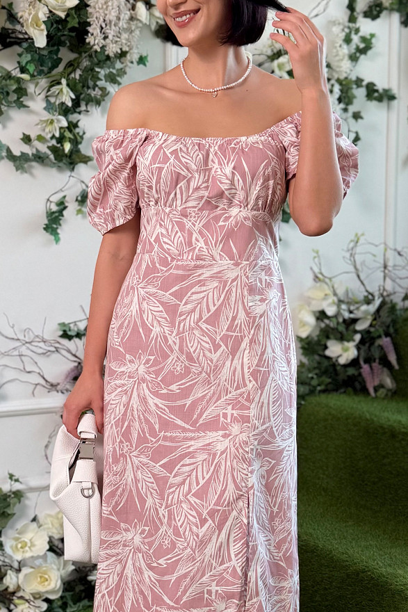 Розовое приталенное платье